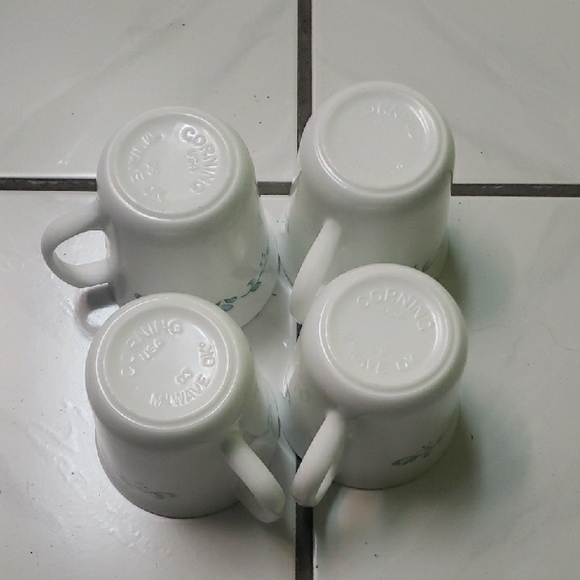 Vintage brand new "Corning" white mug set with green, blue floral and hearts (4) - Picture 3 of 5